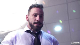 DILF (Antonio Miracle, Robbie Rojo)