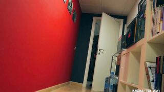 Office Voyeur (Dani Robles, Thomas Thunder)