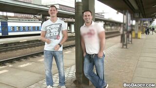 This guy loves it raw in the ass