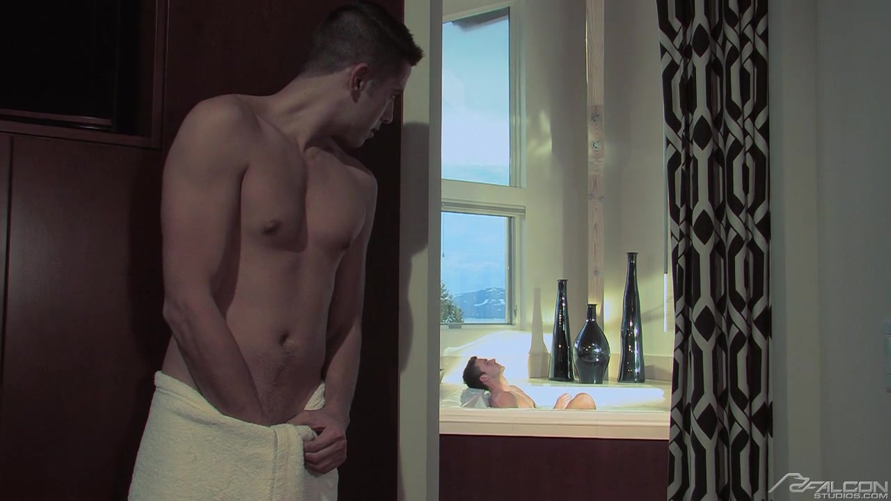 Snow Packed - Trystan Bull & Ray Diaz Gay Porn HD Online